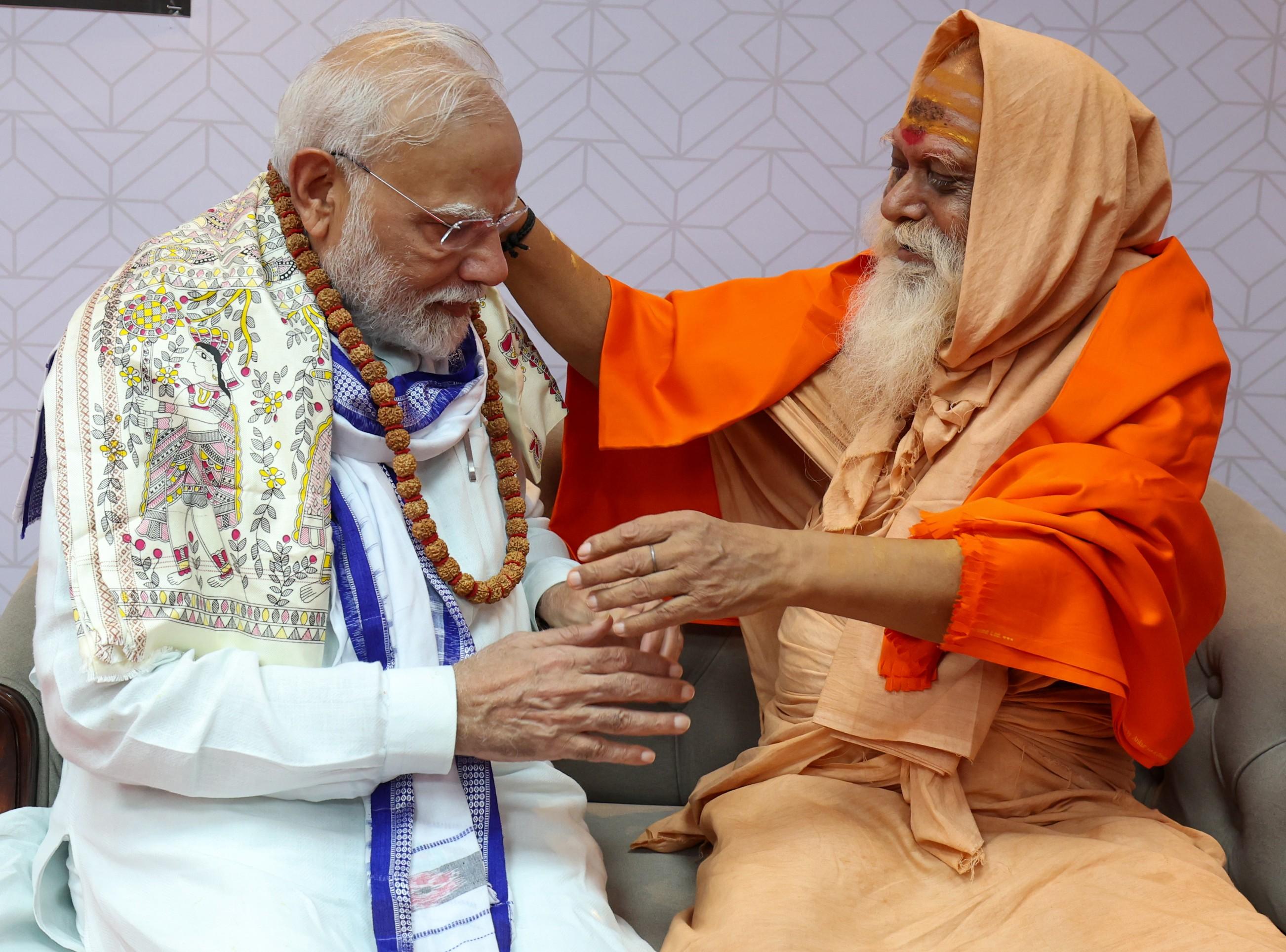 Swami Shakti Sharananand Saraswati lauds PM Modi's contribution to global peace and unity