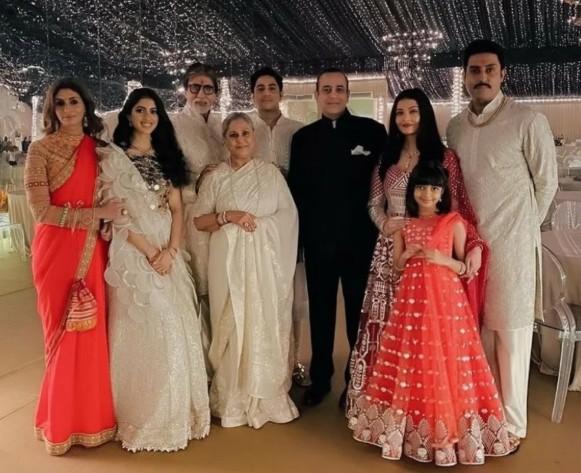 Big B shares festive family photo with Aishwarya, Abhishek and others to wish ‘Happy Diwali’