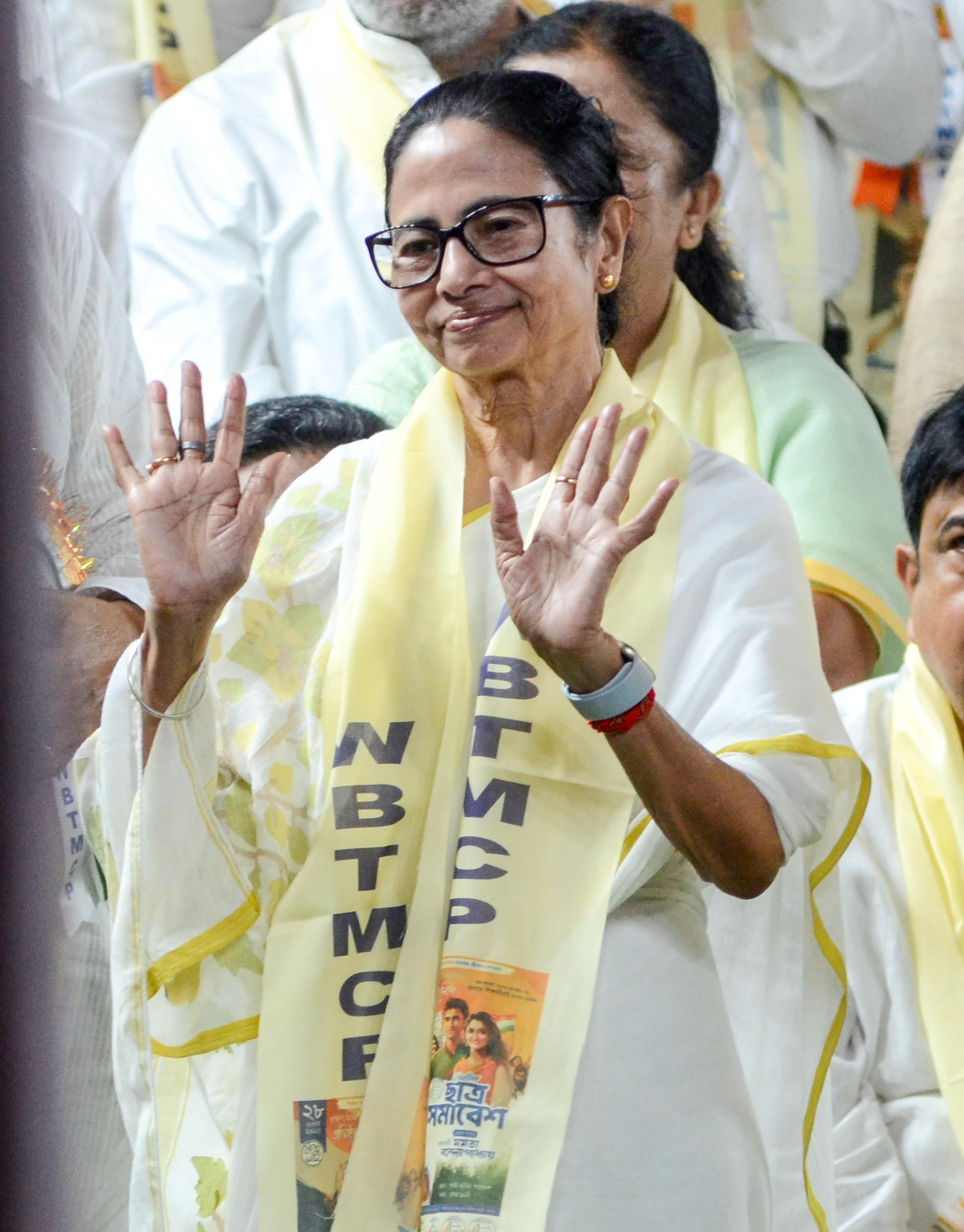 Mamata Banerjee's 'Shramashree Scheme' gets 40,000 applications, mostly unregistered migrant workers