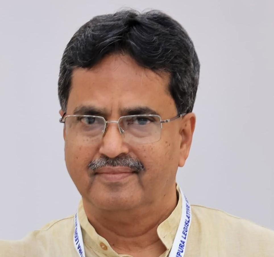 Tripura CM holds meeting with AAI officials to operationalise defunct airport