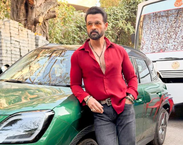 Rohit Roy shares throwback picture with Sudhanshu Pandey, talks about ‘innocence of youth’