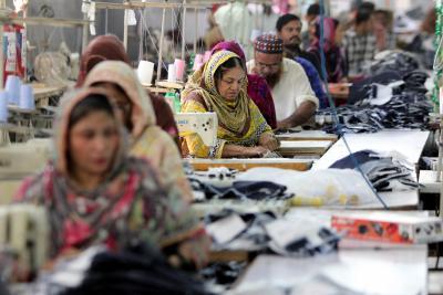 Pakistan’s economic crisis deepens as exports shrink