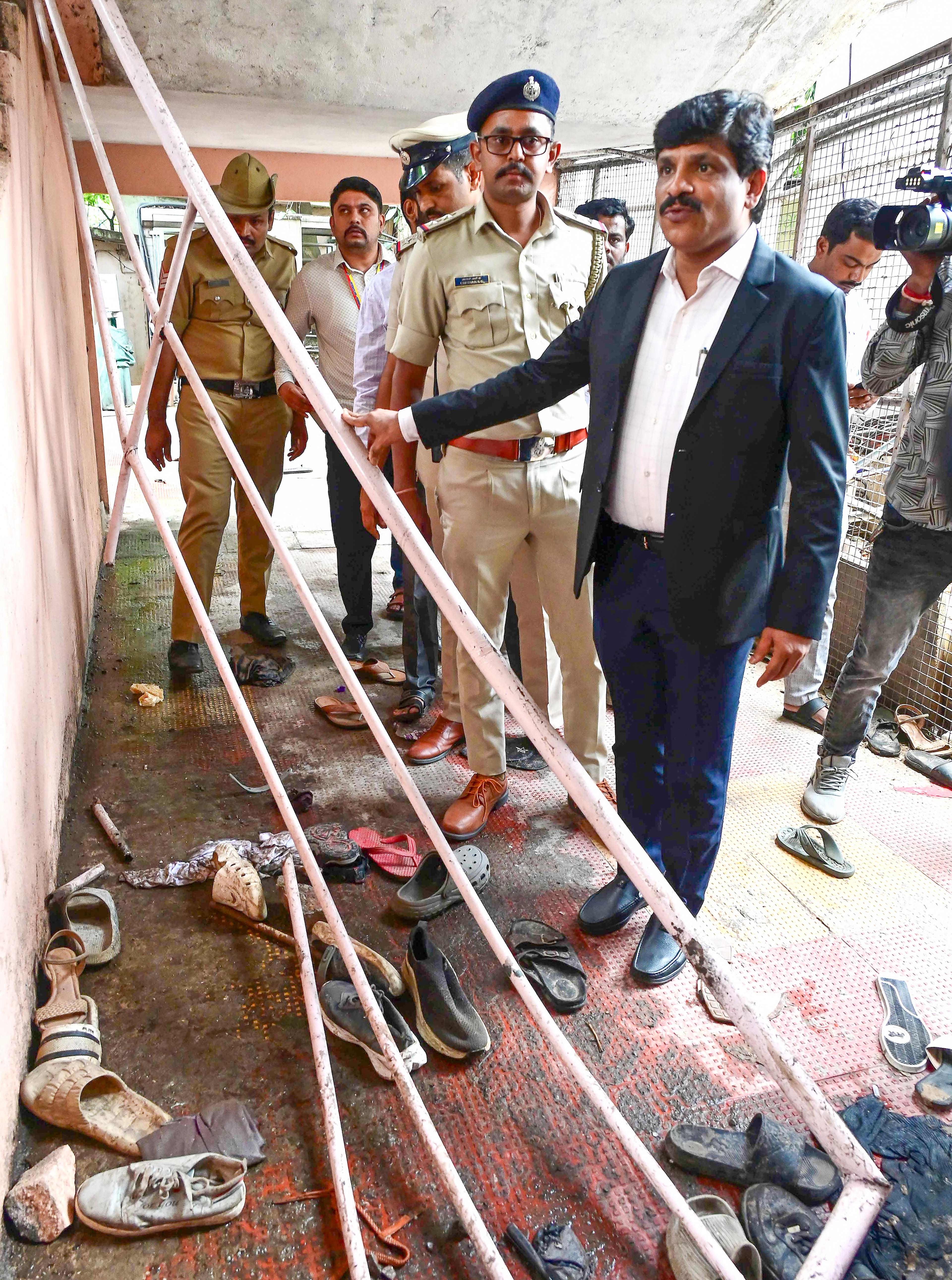 Police suspensions over stampede trigger cold war between IAS, IPS officers in K'taka