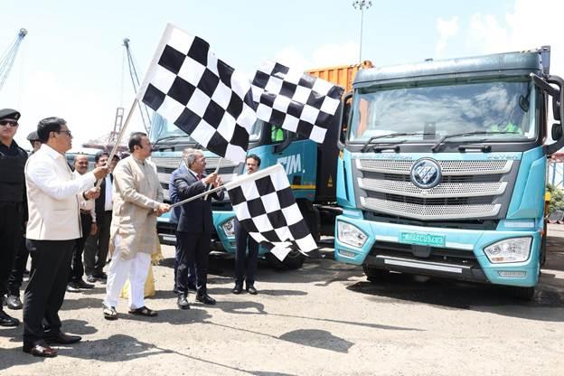 Sarbananda Sonowal flags off India’s 1st fleet of EV trucks with swappable batteries at JNPA