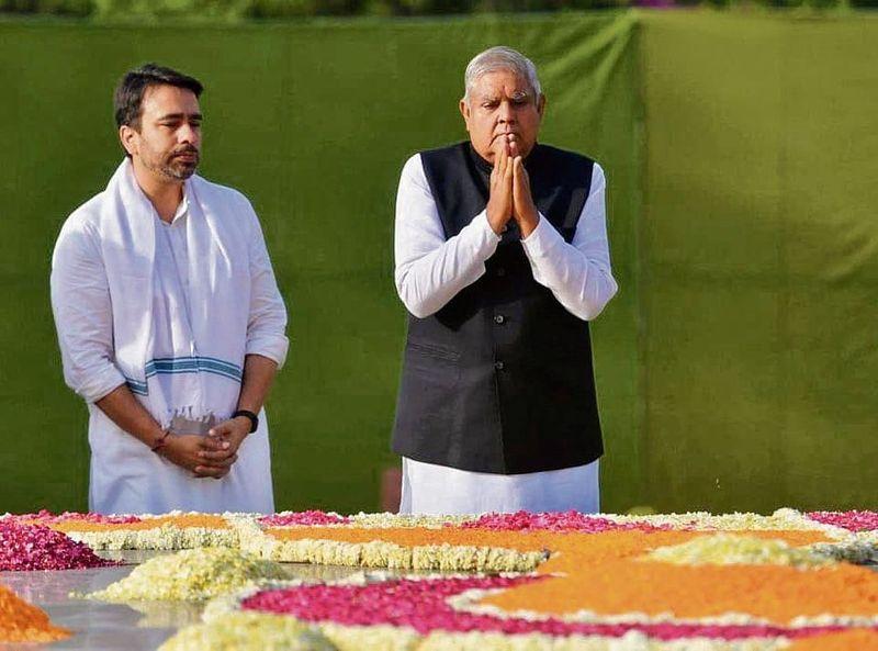 Vice President Dhankhar Pays Tribute to Former PM