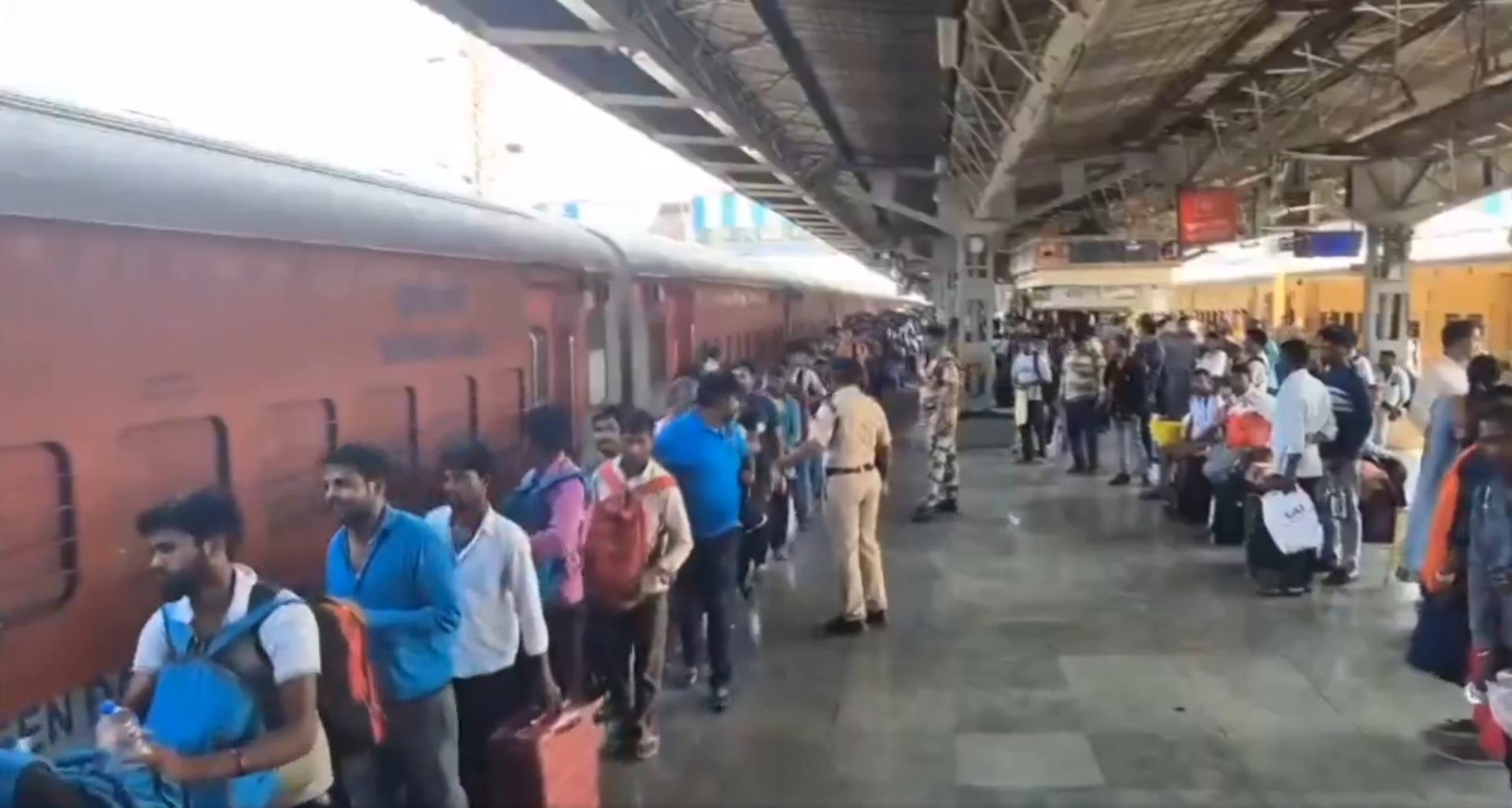 Indian Railways clears Holi rush on war footing