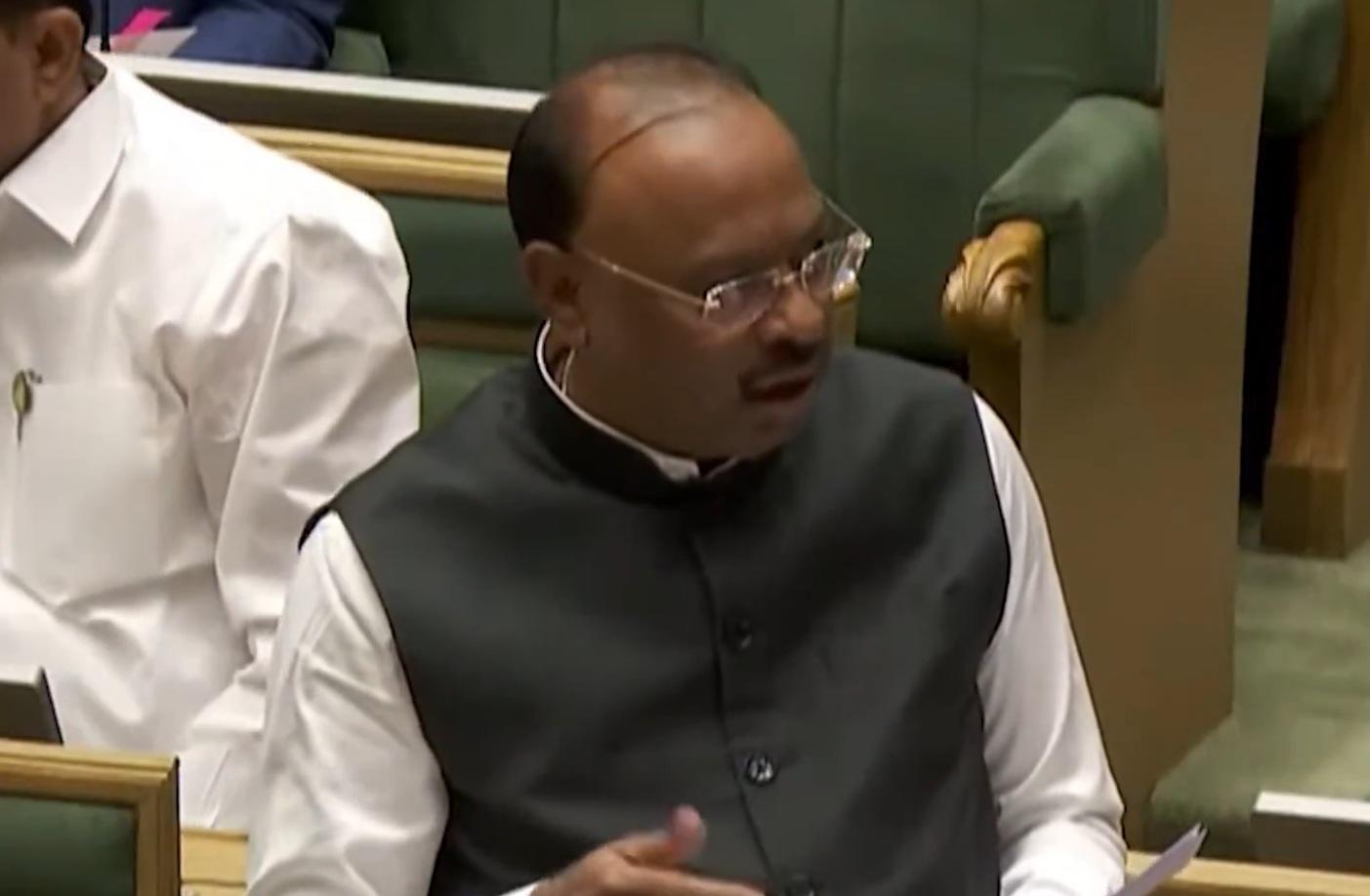 Maha govt resolves land lease issue of approach road to Babulnath Temple