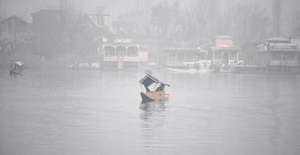 Cold wave sweeps Kashmir; Srinagar records coldest night at minus 1.6