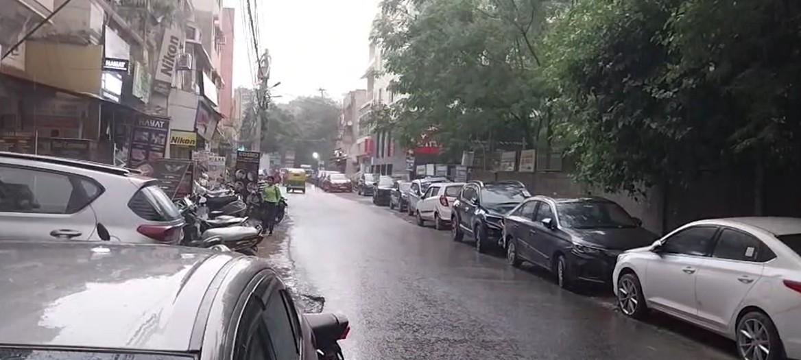 Dark clouds, gusty winds and rain cool down Delhi-NCR after a humid day