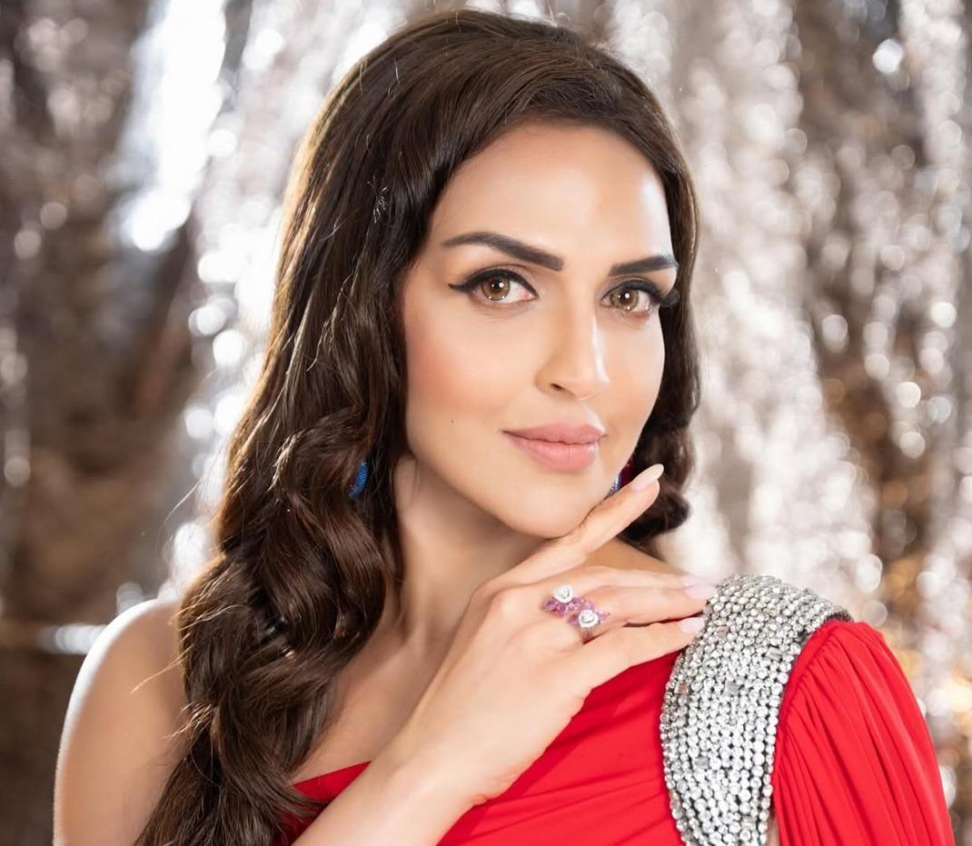 Esha Deol gives a sweet shout-out to brother Boby Deol as he completes 30 years in Bollywood