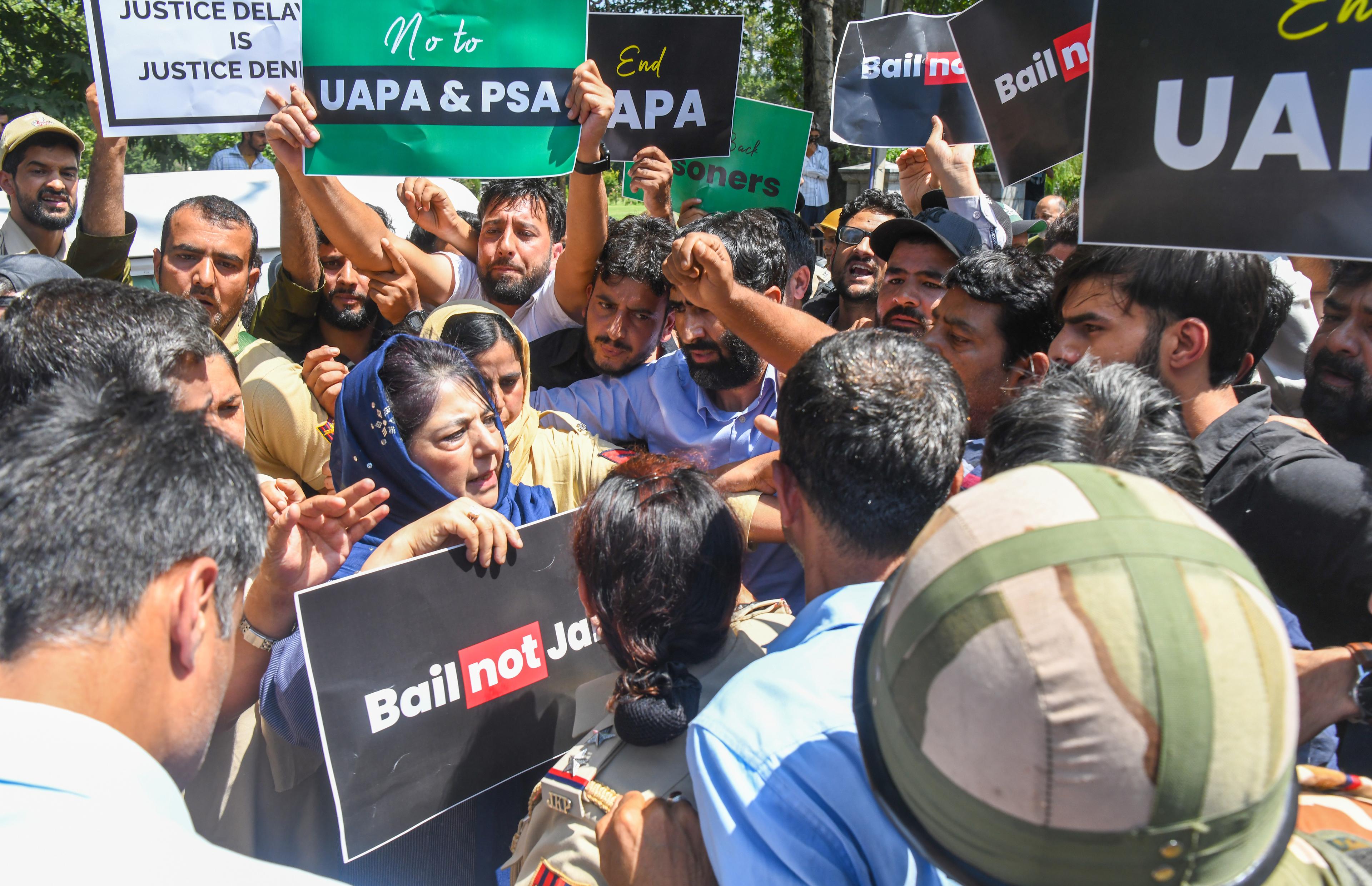 Ex-CM Mehbooba Mufti leads protest in Srinagar demanding return of Kashmiri prisoners lodged in jails outside UT