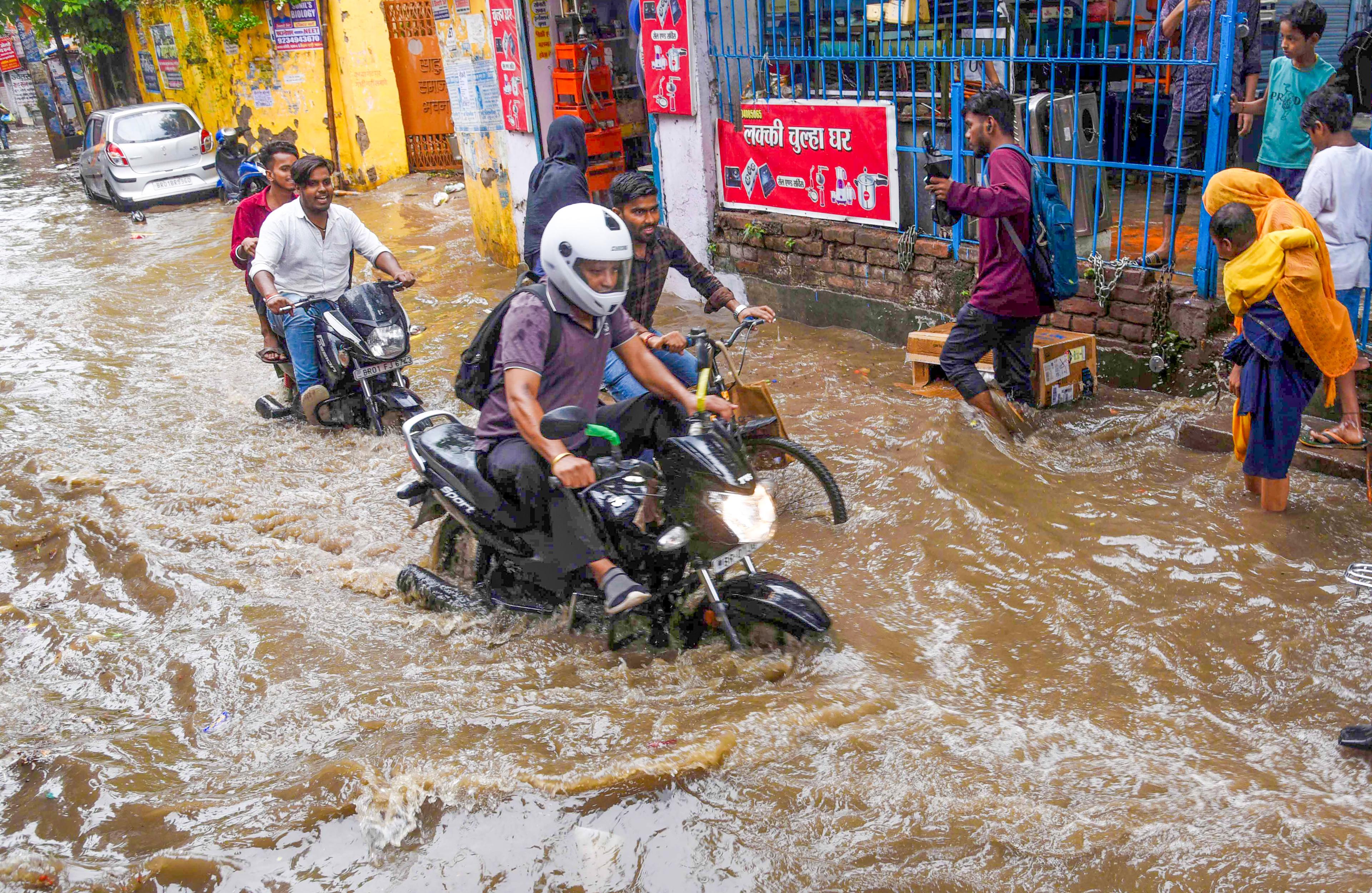 Heavy rain lashes Bihar; IMD issues orange alert for 19 districts