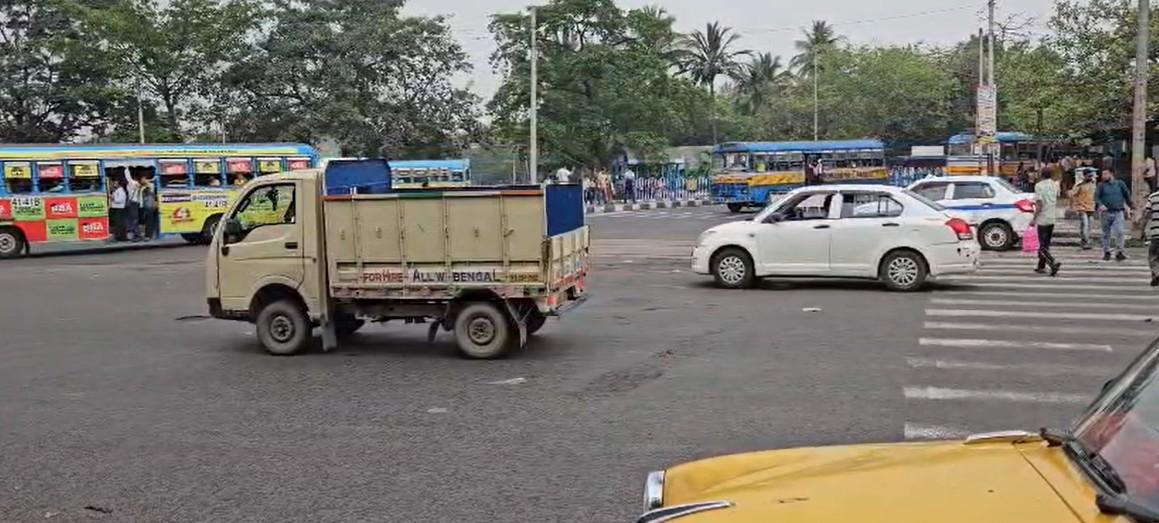 Rain, thunderstorms to continue in Kolkata, south Bengal; Orange Alert in 7 districts