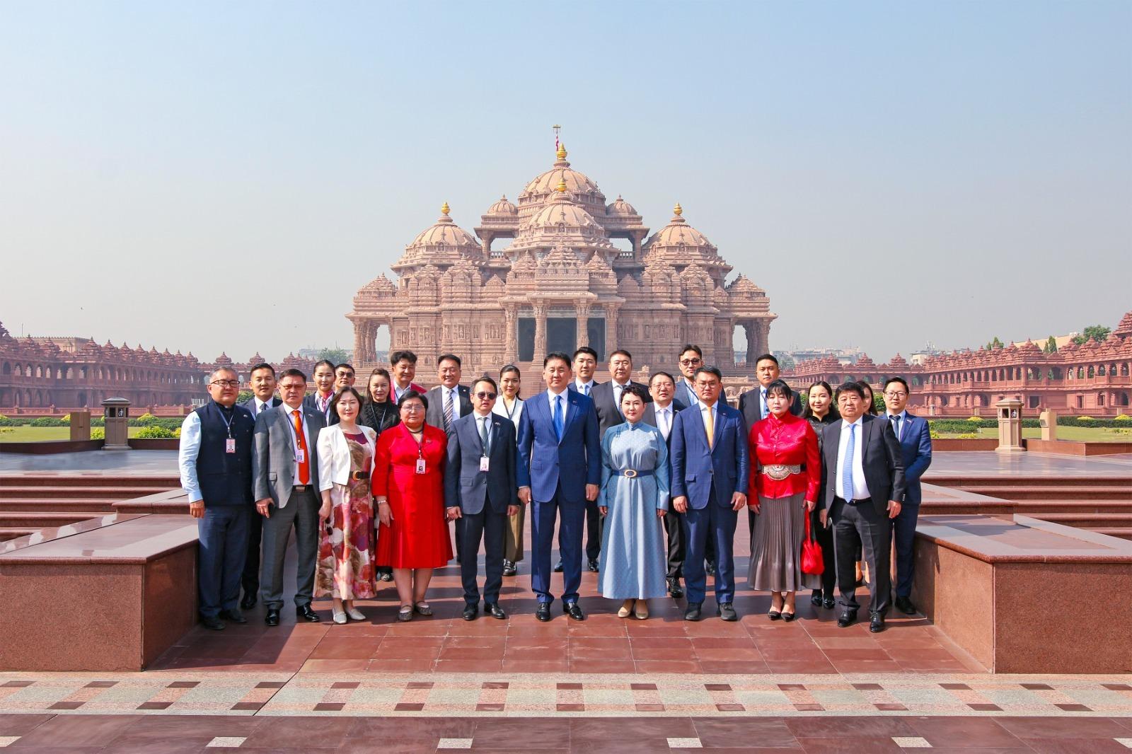 Mongolian President visits Akshardham, deepens India-Mongolia spiritual bond