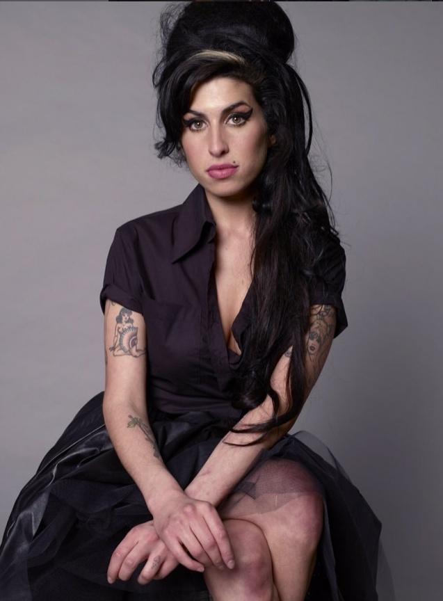 Amy Winehouse's father apologises in court over outburst