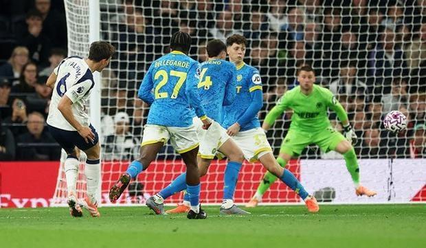 Premier League: Palhinha strikes in stoppage time as Spurs play out draw against Wolves