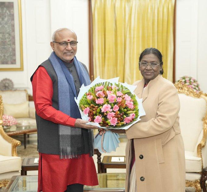 VP Radhakrishnan meets President Murmu, extends New Year greetings