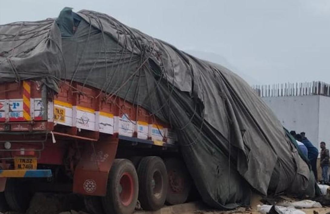 TN: 4 killed, 3 injured in multi-vehicle crash in Dharmapuri