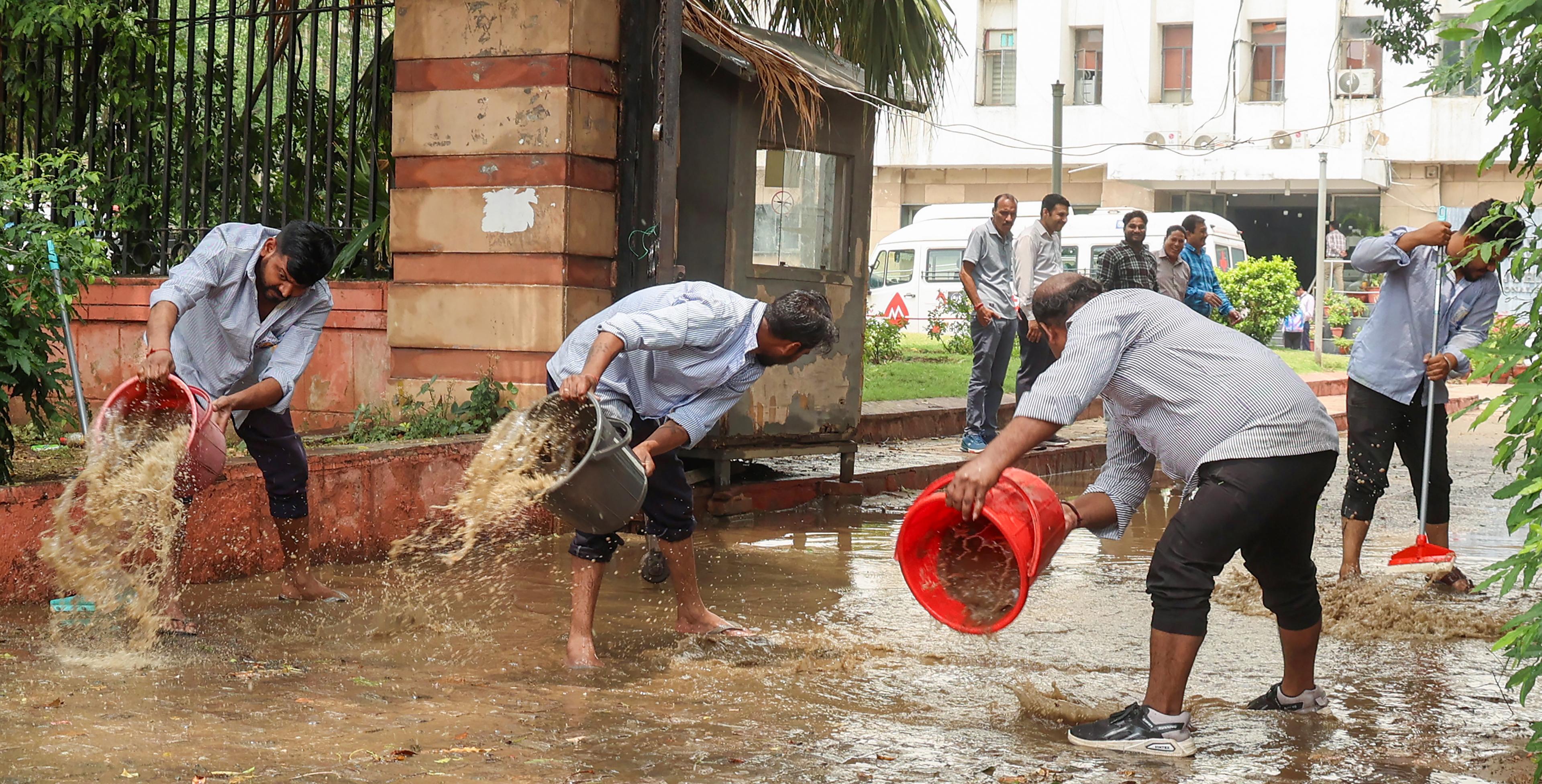 Delhi-NCR witnesses heavy rain, triggering waterlogging; several flights delayed