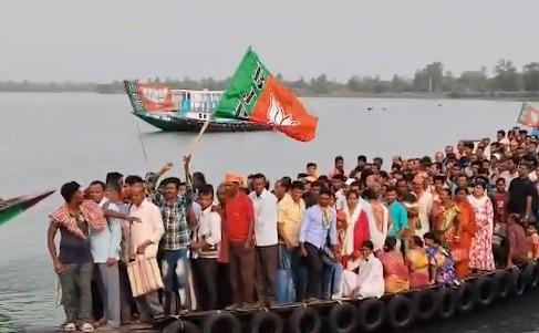 West Bengal: BJP supporters travel by boats from Sundarbans for PM Modi’s Brigade ground rally
