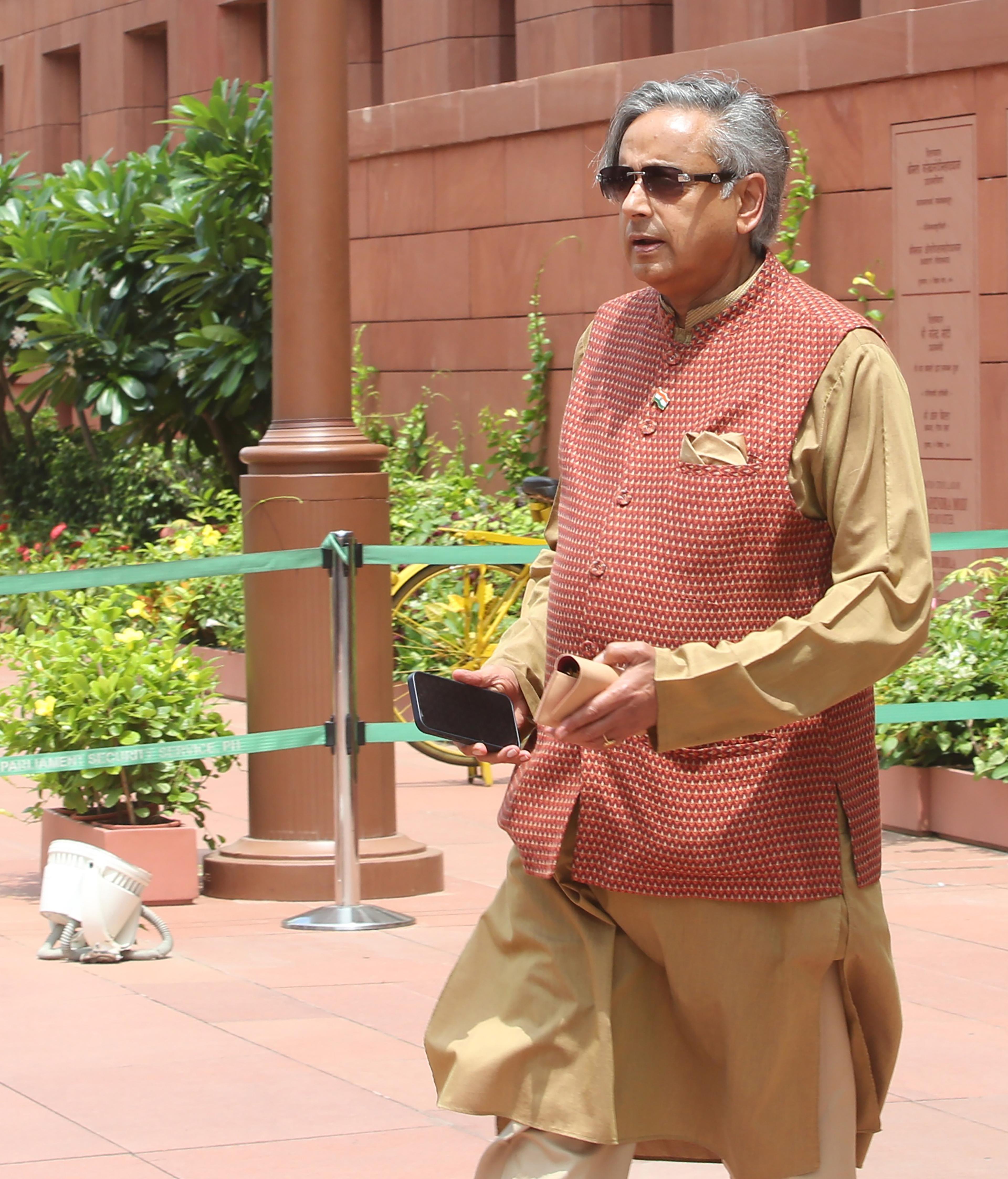 Shashi Tharoor welcomes Centre’s decision to add over 10,000 medical seats