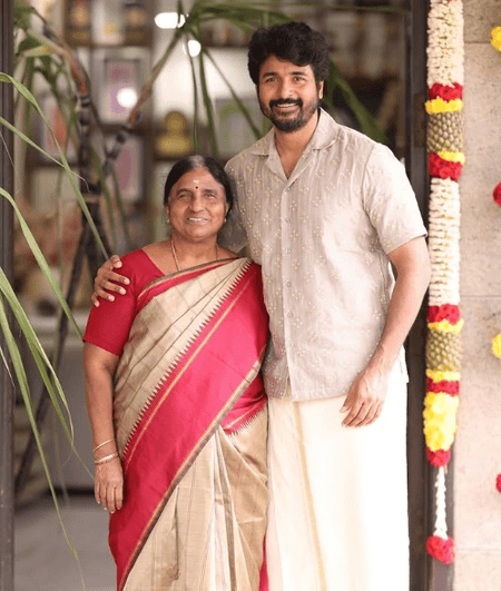 Sivakarthikeyan recalls lines from song in Rajini's 'Mannan' to greet mom on her 70th birthday