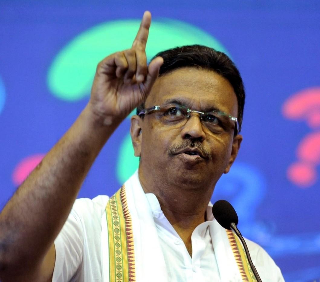 Bengal Minister accuses CEO of awarding tender to Gujarat-based entity