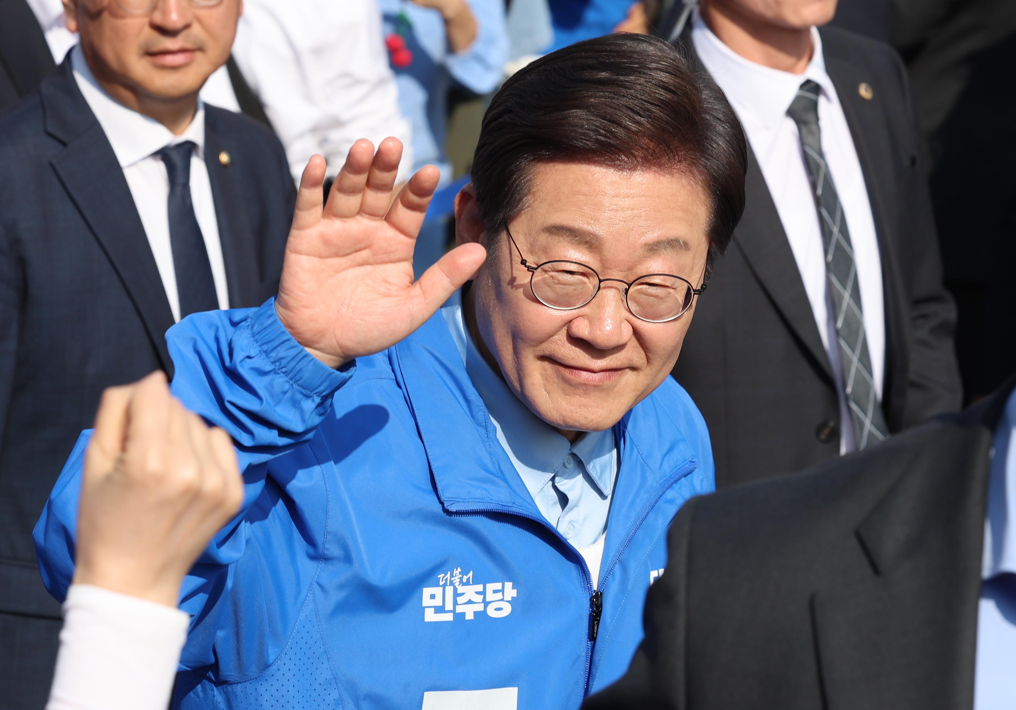 South Korea: DP candidate Lee's lawyer denies all charges in trial over misusing public funds