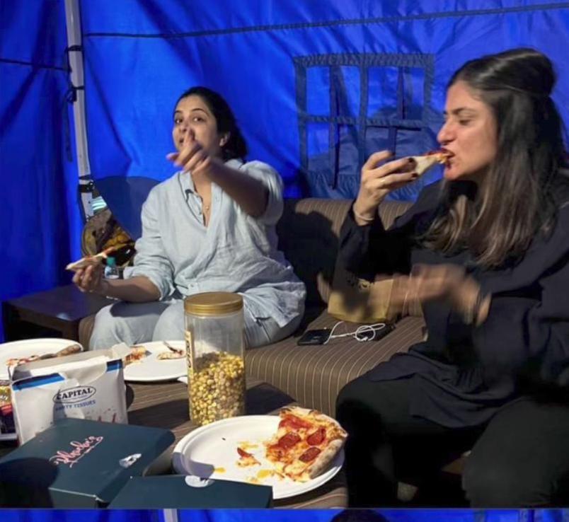 Kareena Kapoor says she loves Rhea Kapoor ‘more than pepperoni pizza’, calls her ‘food provider’