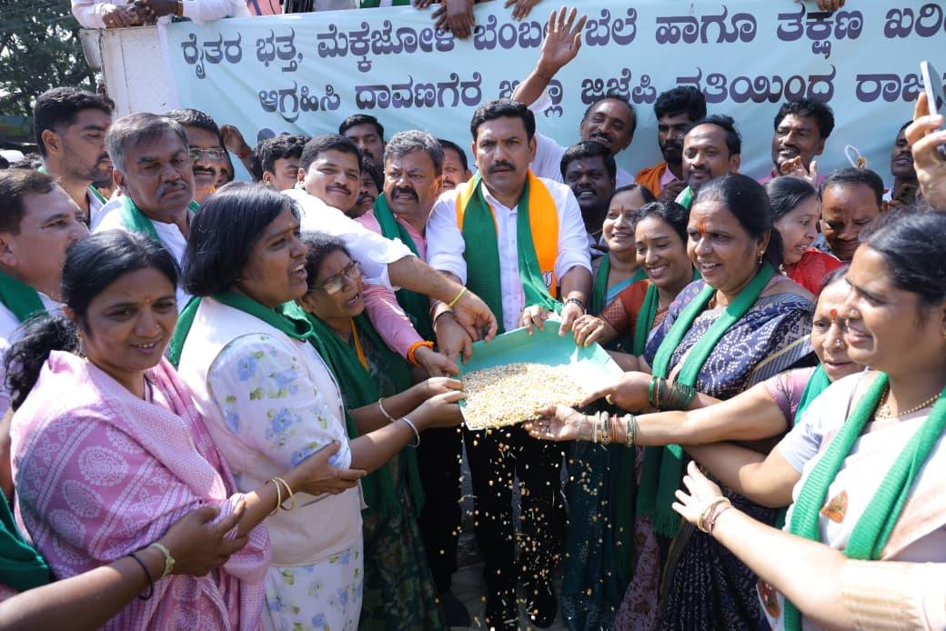 BJP launches statewide agitation against K'taka govt, demands compensation for farmers