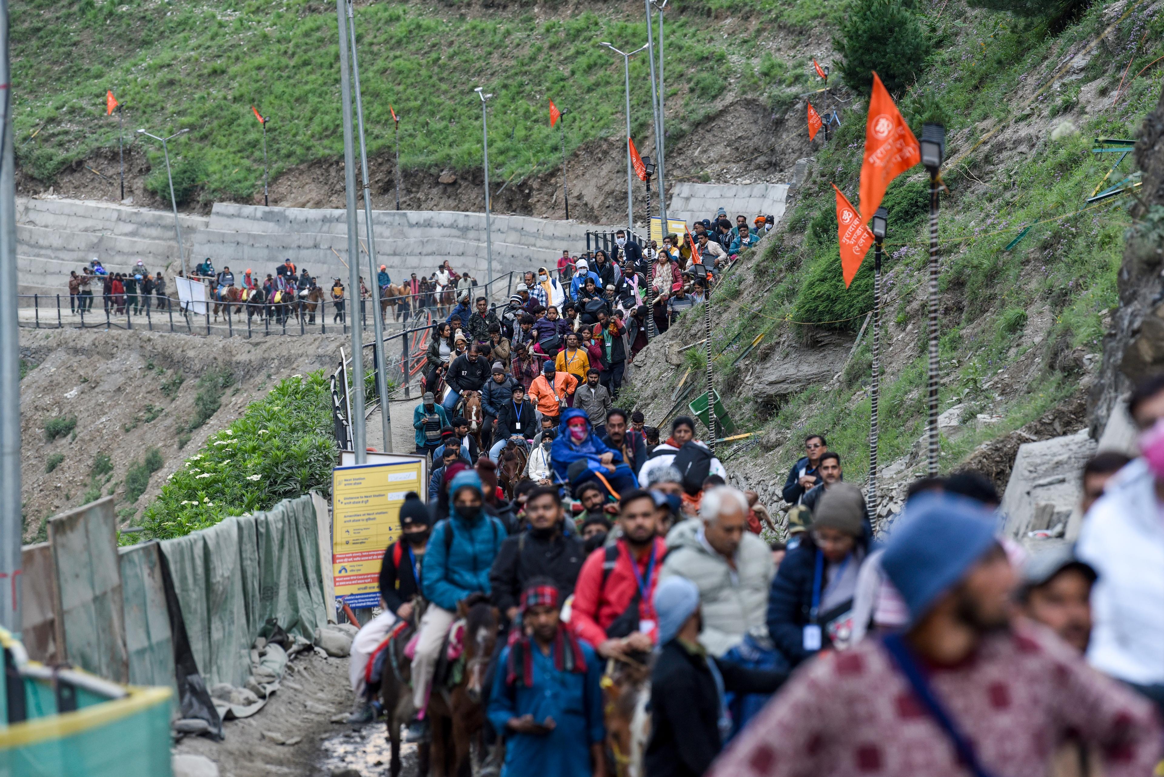 Amarnath Yatra crosses 4 lakh mark, J&K L-G calls it 'miracle'