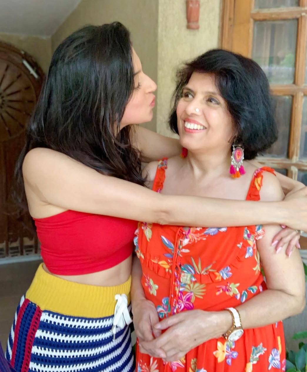 Divya Khossla says 'I miss u immensely' remembering her mother on her 2nd death anniversary