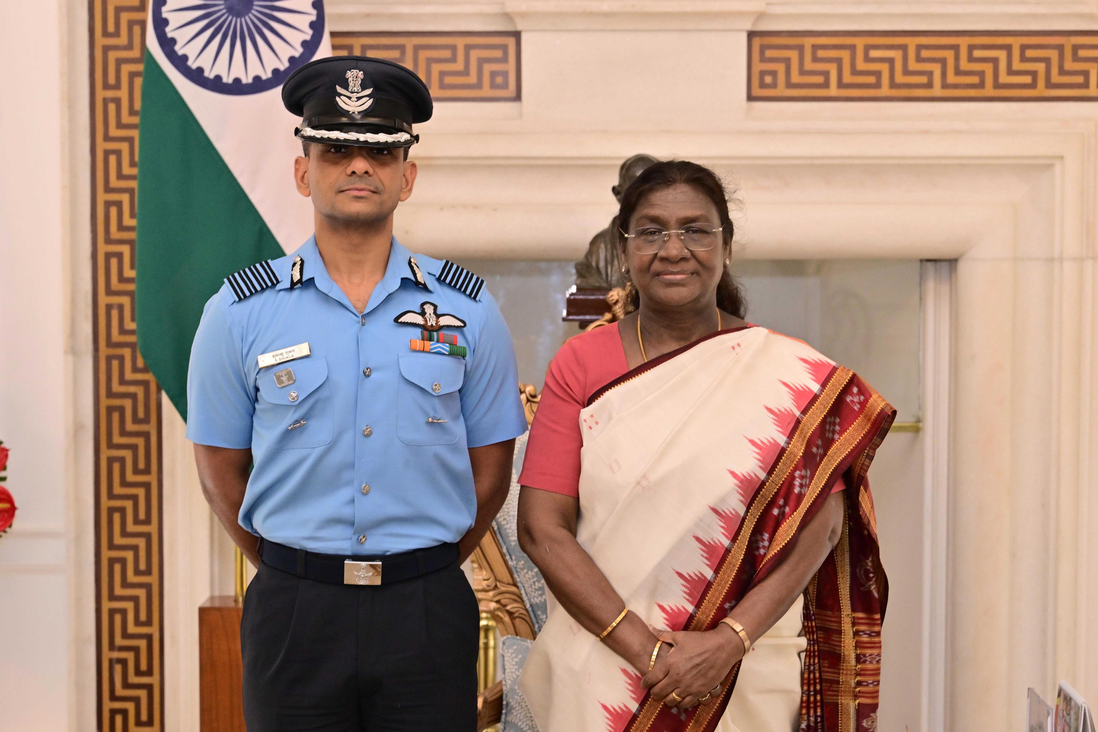 President Droupadi Murmu discusses space experience with Shubhanshu Shukla