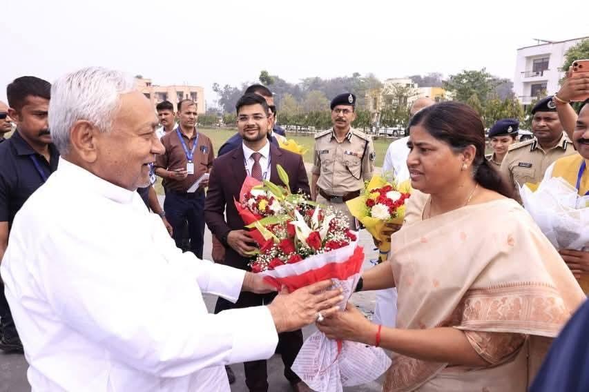 Bihar: Leshi Singh gets emotional while praising Nitish Kumar 