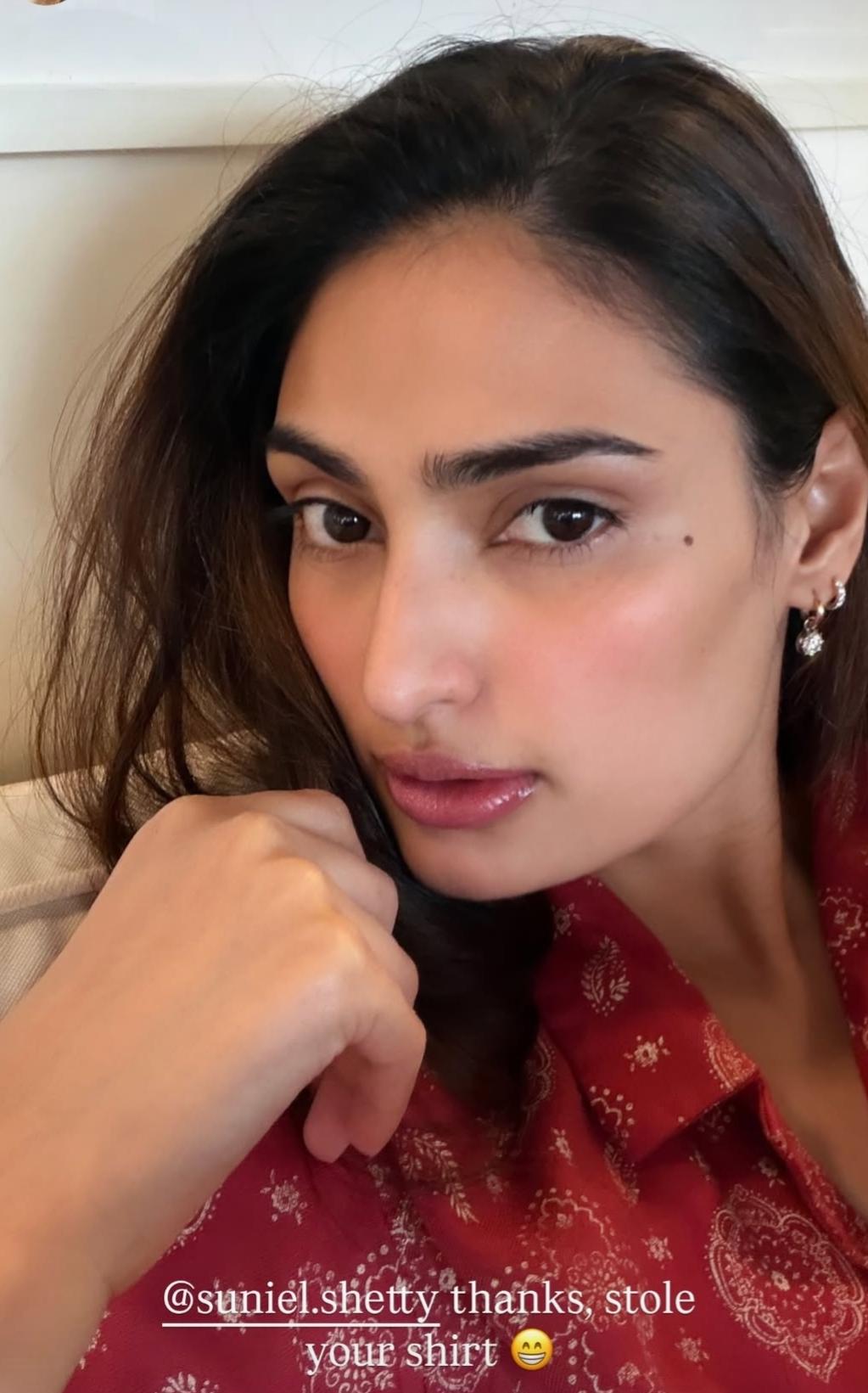 Athiya Shetty ‘steals’ father Suniel Shetty’s shirt, gives fun glimpse into father-daughter bond