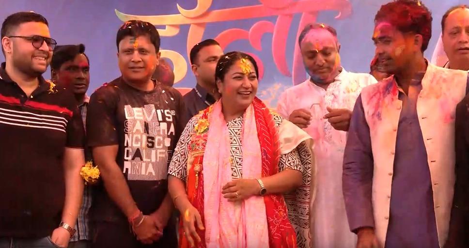 Delhi CM Rekha Gupta celebrates Holi at her residence, extends greetings to citizens