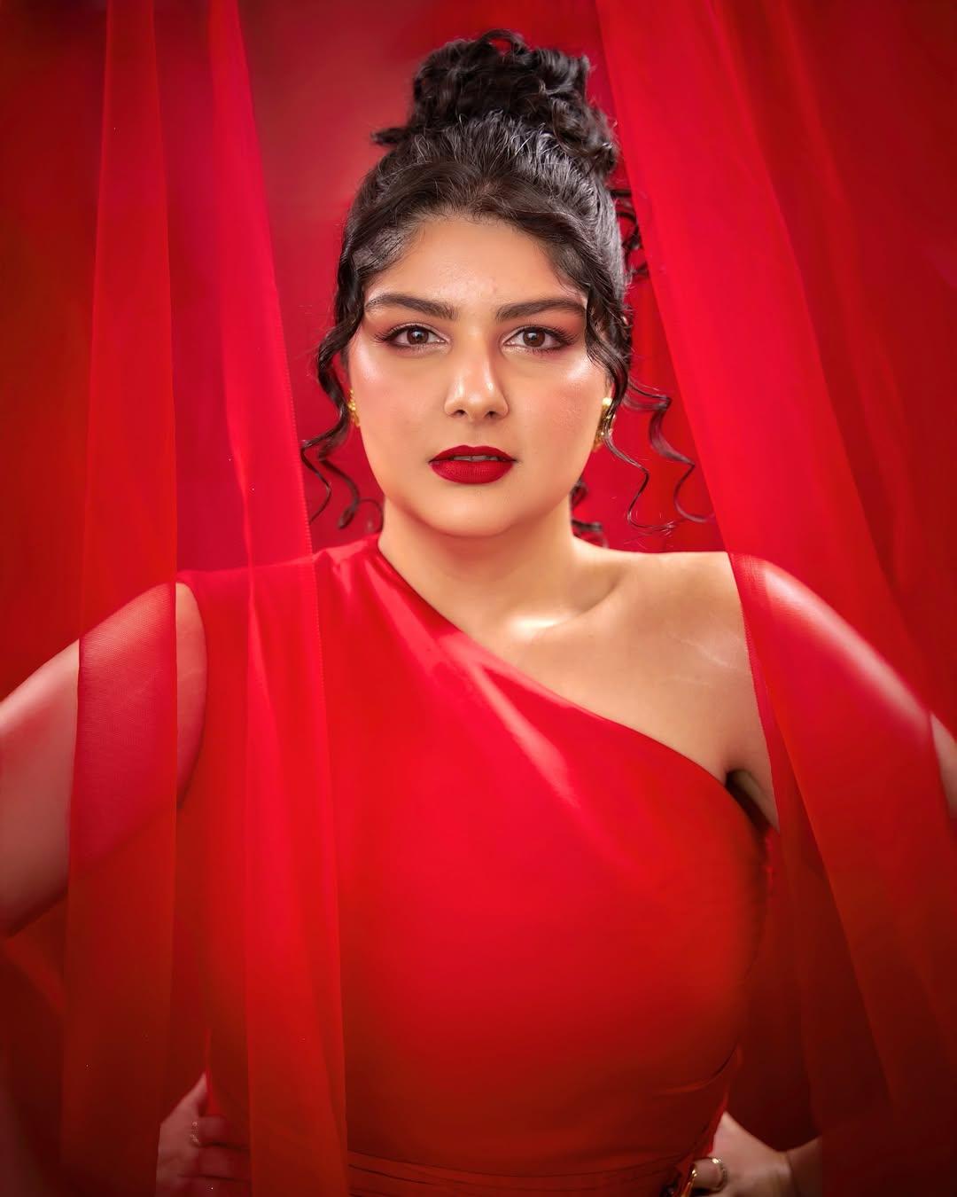 Anshula Kapoor says 'sometimes the bravest thing you can do is show up as you are'