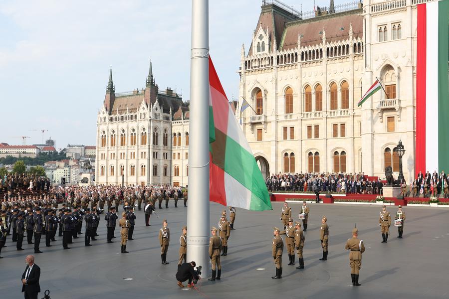 Hungary celebrates statehood with cultural programs, lavish fireworks