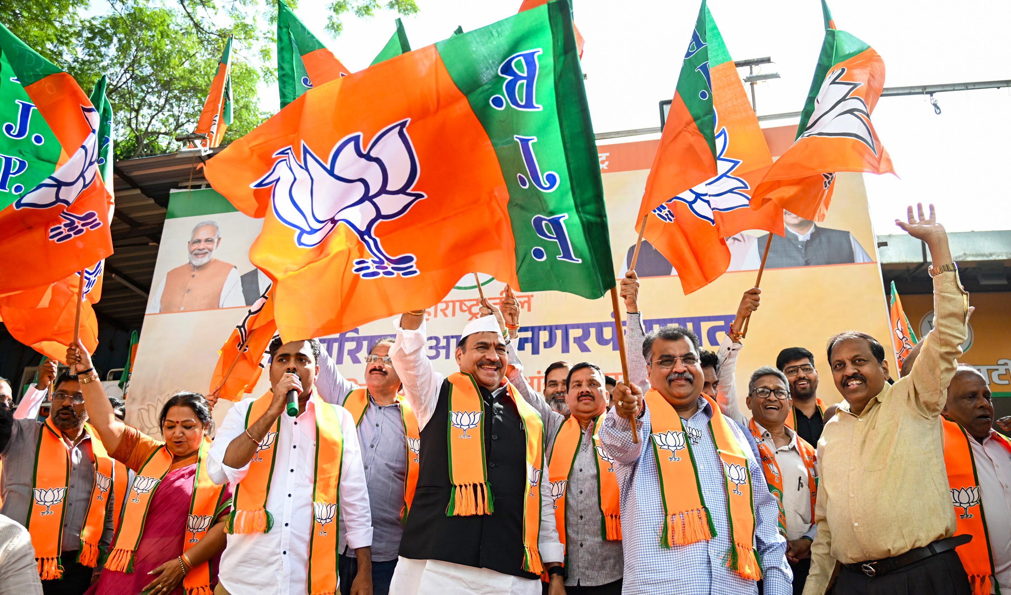 Controversy over Vilasrao Deshmukh legacy sparks political firestorm; Maha BJP chief apologises