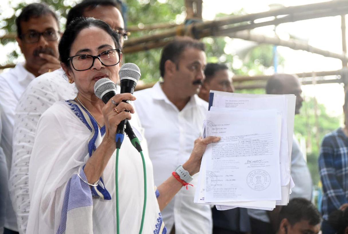 Keep uniform out of political echo chambers