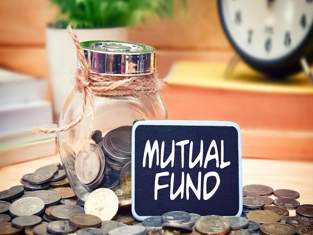 Mutual Funds AUM Declines