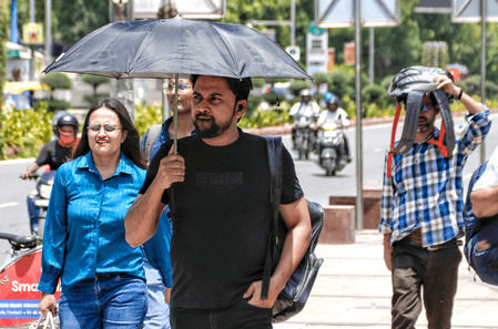 Delhi swelters under scorching heat, IMD issues orange alert