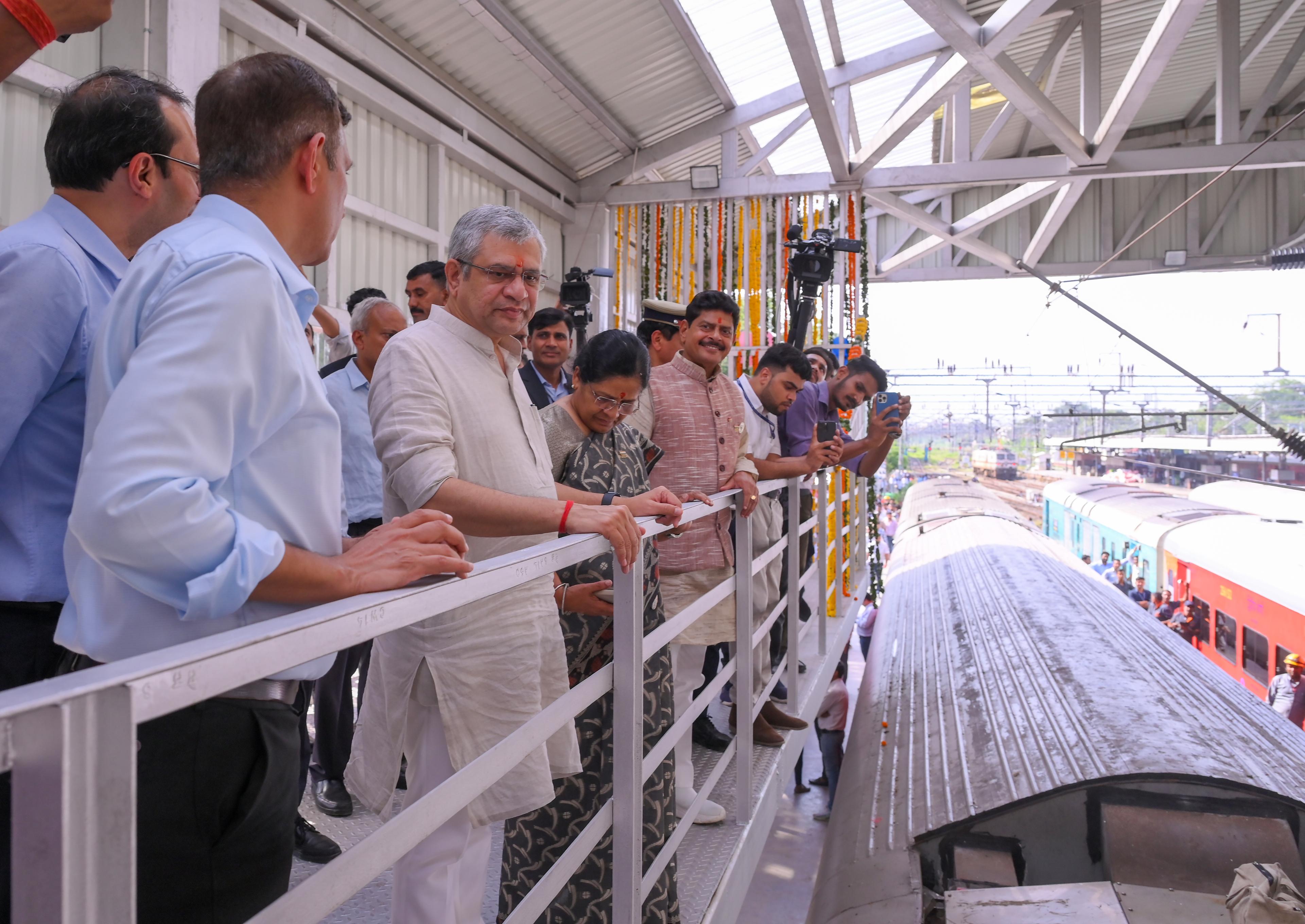 Indian Railways speeds up 549 trains in this year’s timetable across zones