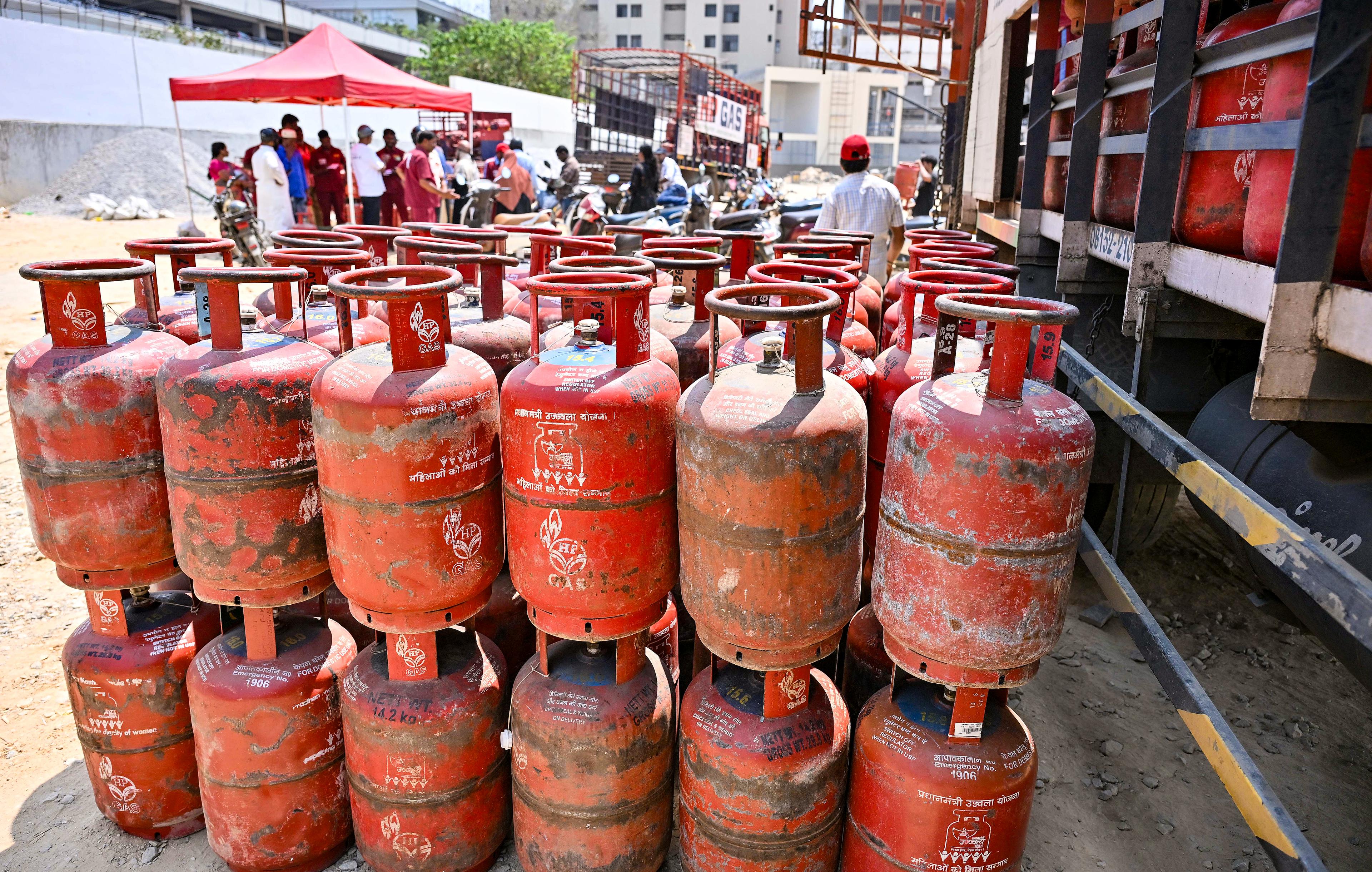 MP govt urges digital LPG bookings, suggests exploring alternative fuel options