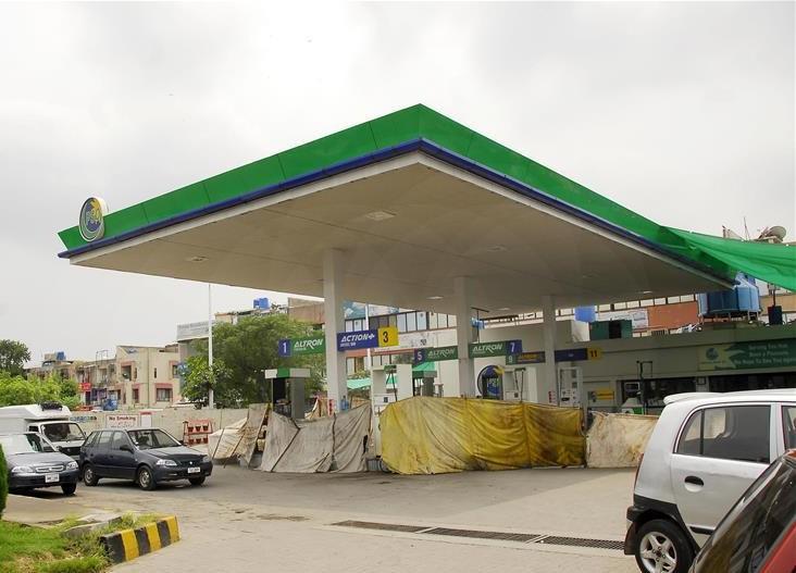 Rights body slams Pakistan fuel price hike amid surging inflation