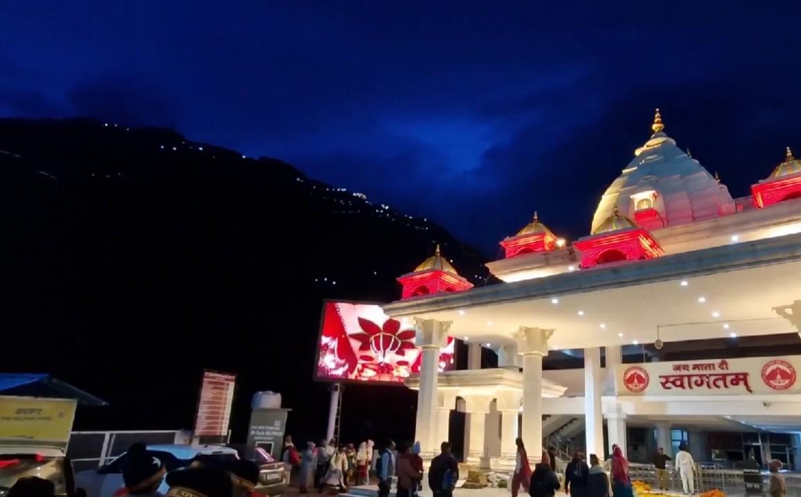 Devotees in large numbers throng temples across nation on first day of Chaitra Navratri