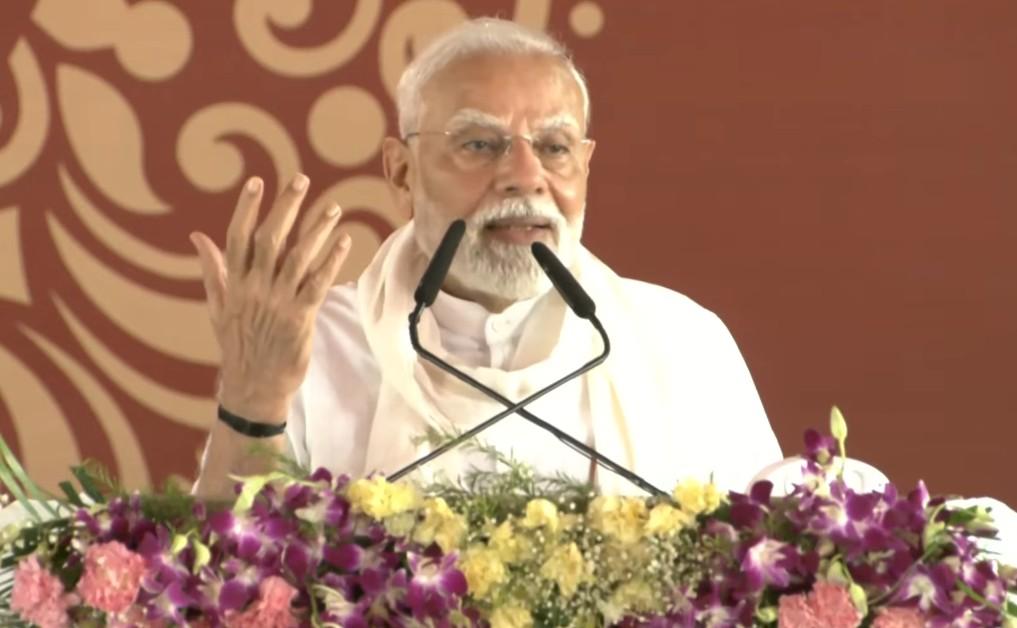 PM Modi inaugurates, lays foundation stone of projects worth Rs 2,200 cr in Varanasi