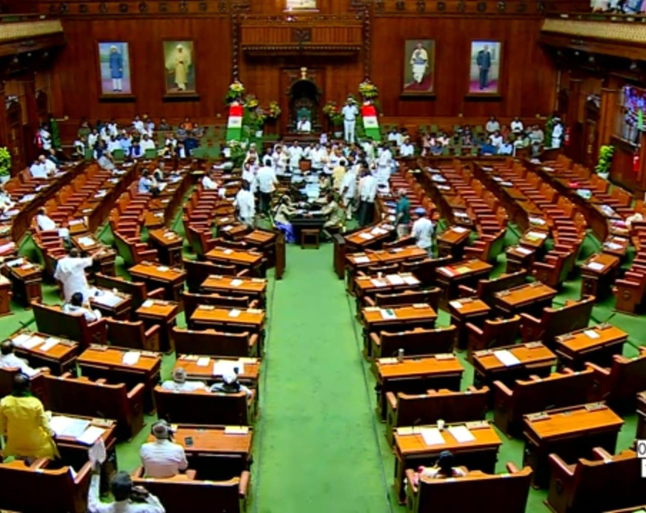 K'taka Assembly proceedings continue amid BJP-JD(S) protest on excise 'scam' issue
