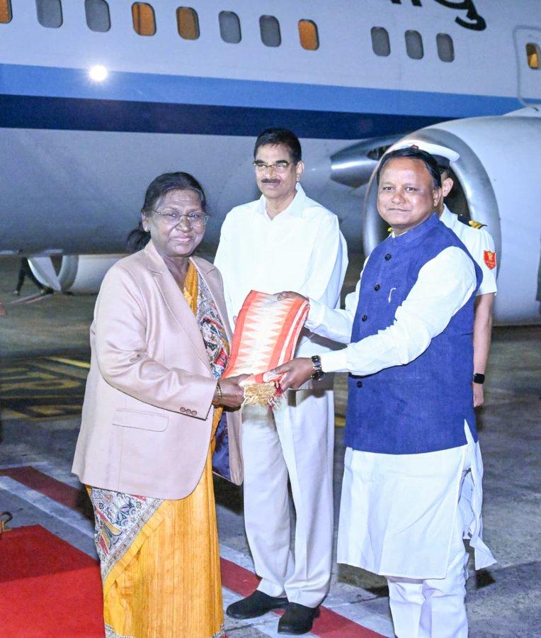 President Murmu arrives in Bhubaneswar for six-day Odisha visit