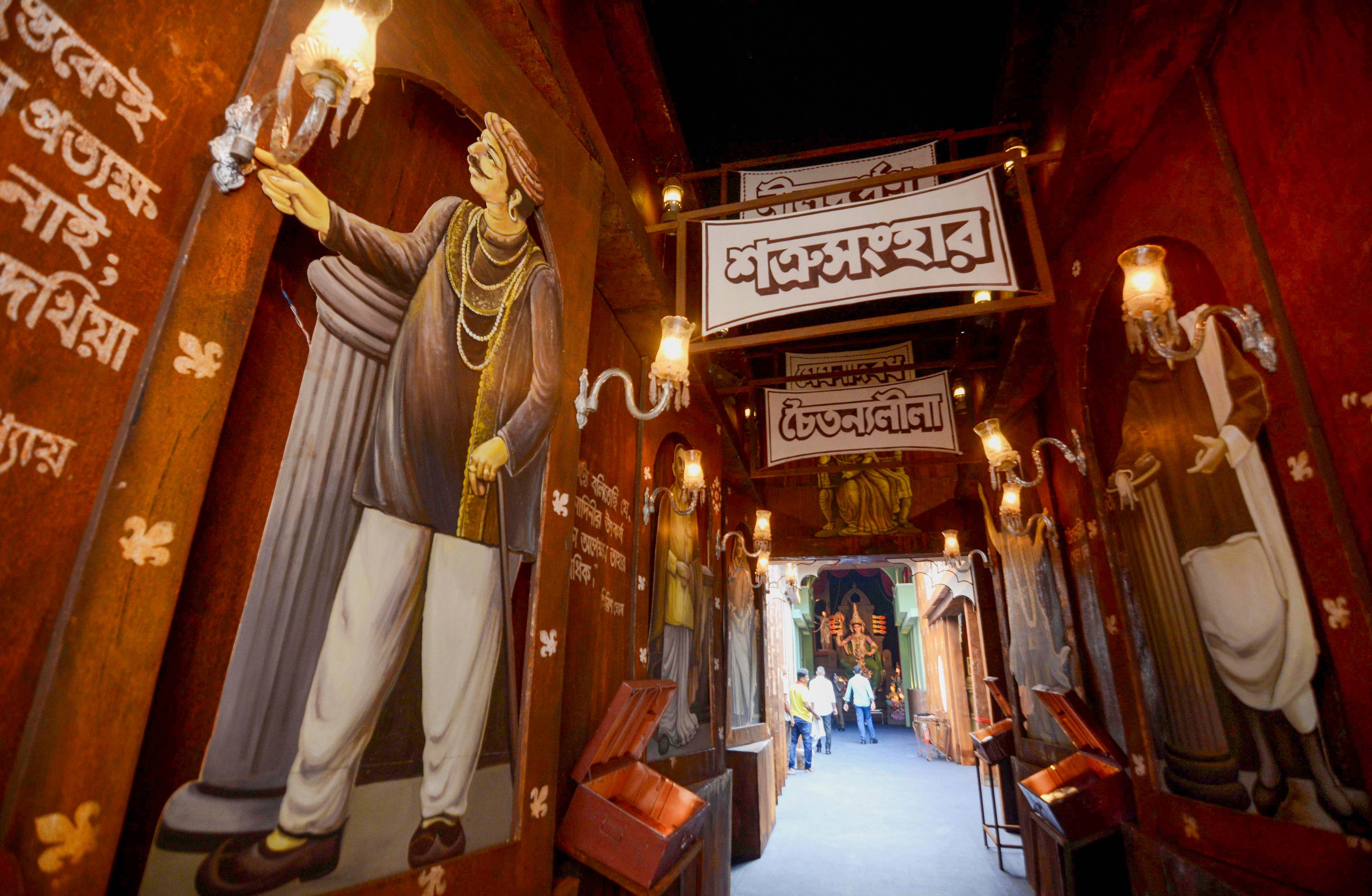 Kolkata limps back to normal after cloudburst horror; civic authorities, cops plan to prevent mishaps during Durga puja